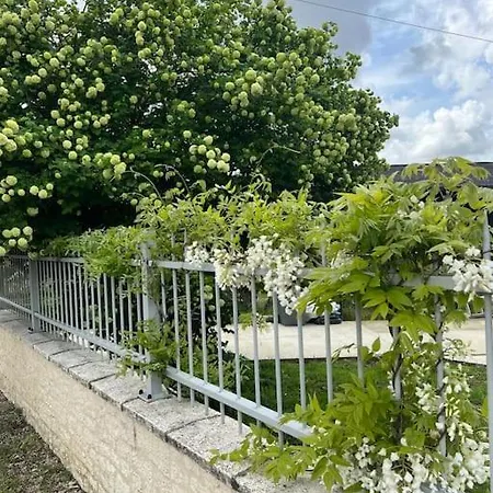 Dans Son Ecrin De Verdure, Piscine Privee, Totalement Privee *